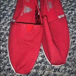 NWOT Toms Like Shoes